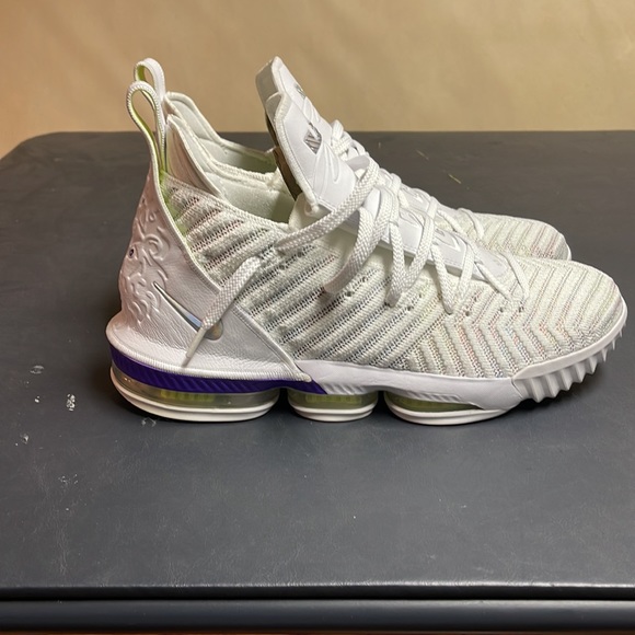 These are in great shape just to small for me. - Picture 6 of 7